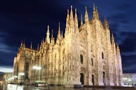 Il cielo è nerazzurro sopra il Duomo