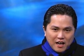 thohir sfondo azzurro