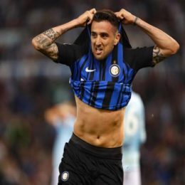 Vecino si toglie la maglia dopo il gol alla lazio