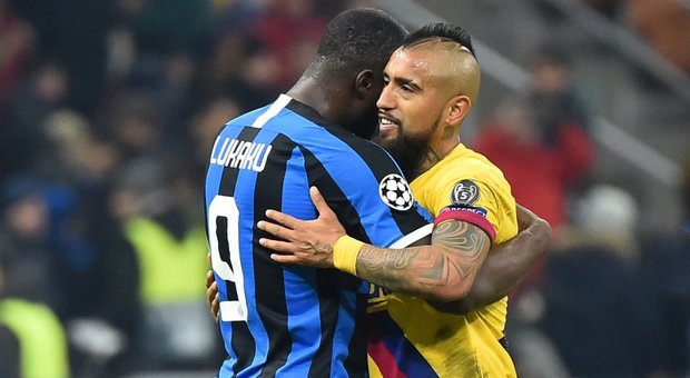 Vidal abbraccio con Lukaku